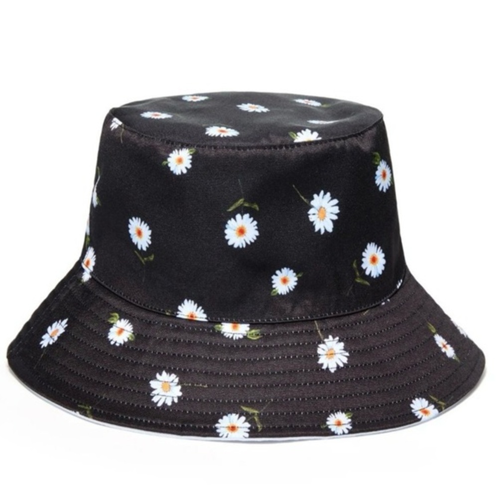 Alice + Olivia Black Daisy Bucket Hat